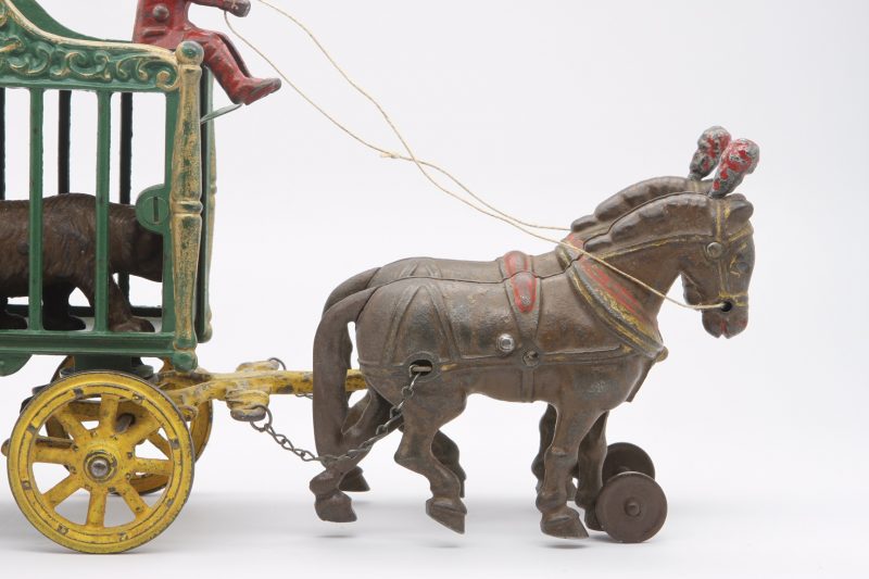 Hubley Circus Wagon with Bears <FONT COLOR="ff000 ">*SOLD*</font> - Image 3