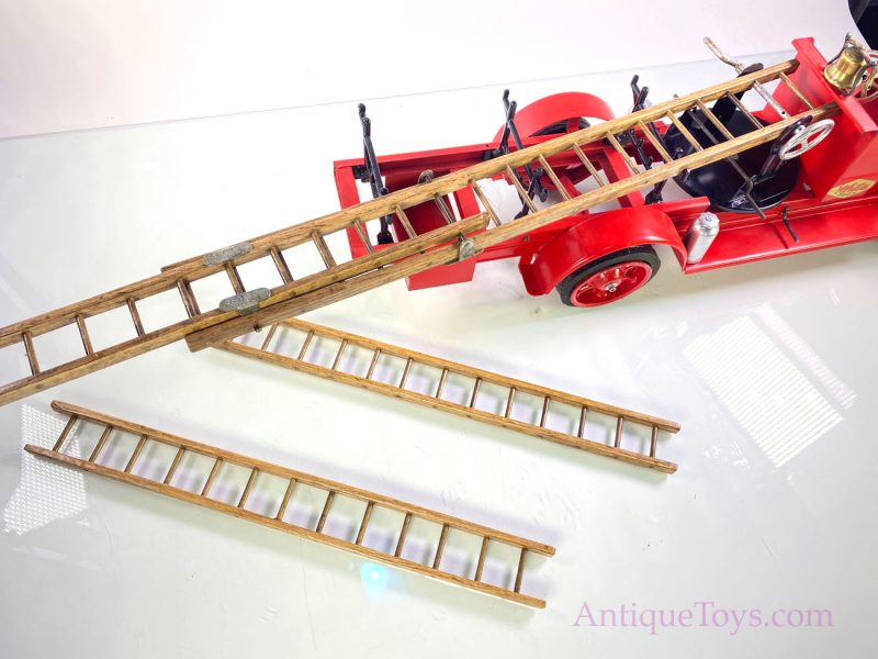 Kelmet “White” White Motor Co. “Big Boy” Pressed Steel BD7-25 Fire Engine Ladder Truck <FONT COLOR="ff000 ">*SOLD*</font> - Image 7