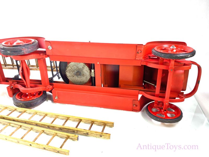 Kelmet “White” White Motor Co. “Big Boy” Pressed Steel BD7-25 Fire Engine Ladder Truck <FONT COLOR="ff000 ">*SOLD*</font> - Image 6