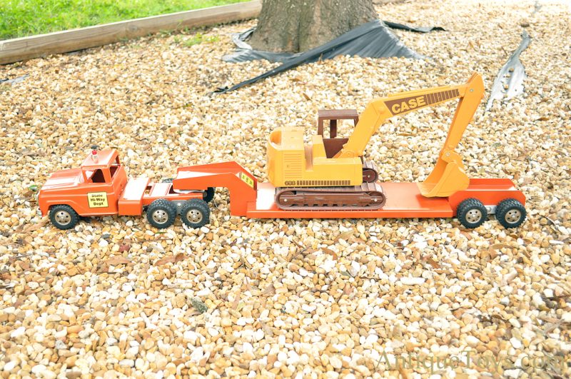 Tonka ca. 1958 State Hi-Way Dept. Truck with Custom Trailer, and Ertl Case 688 Excavator Pressed Steel Toy <FONT COLOR="ff000 ">*SOLD*</font> - Image 3