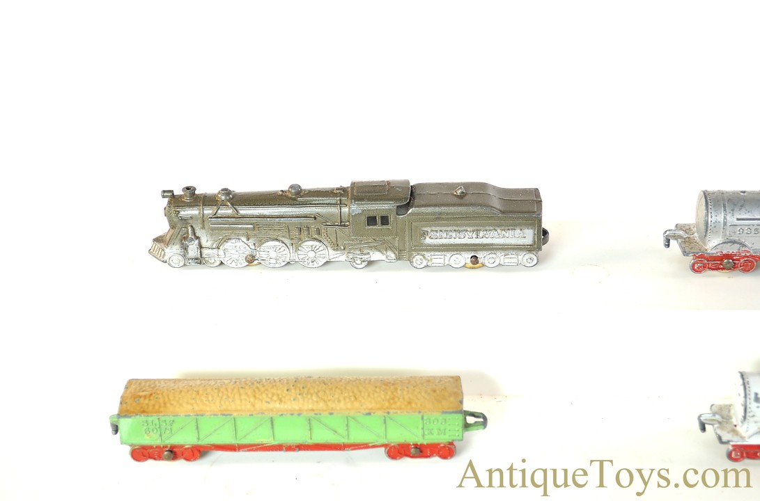 Tootsietoy Diecast Pennsylvania Locomotive And Train Car Set Sold