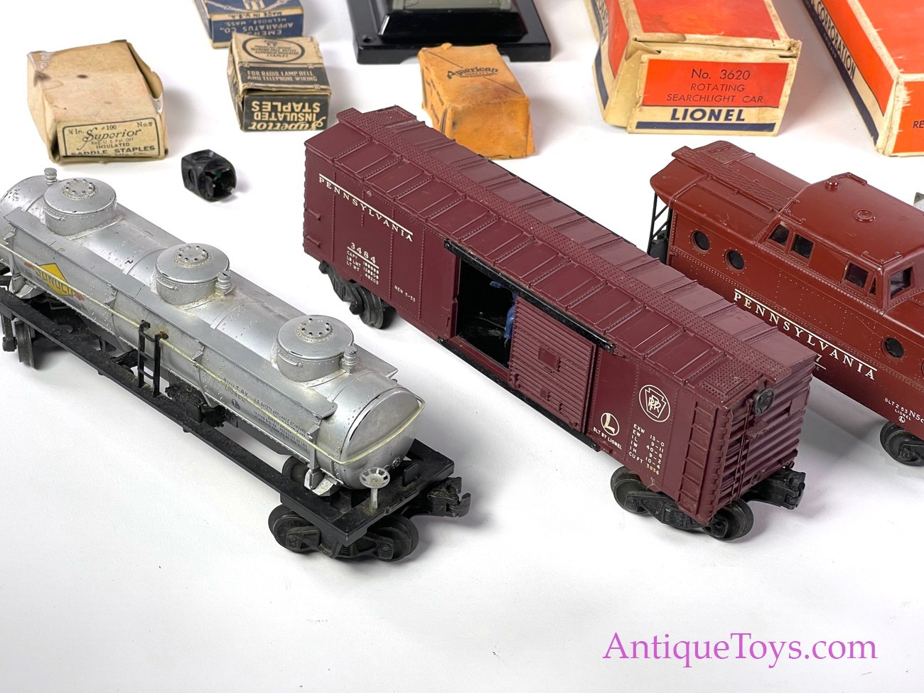 Lionel Remote Boxcar and Searchlight Accessory Set *SOLD* -   - Antique Toys for Sale