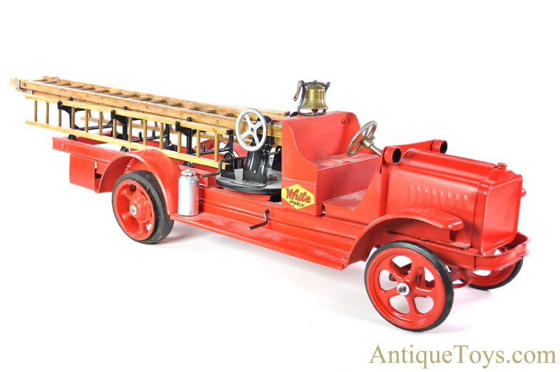 Kelmet “White” White Motor Co. “Big Boy” Pressed Steel BD7-25 Fire Engine Ladder Truck <FONT COLOR="ff000 ">*SOLD*</font> - Image 3