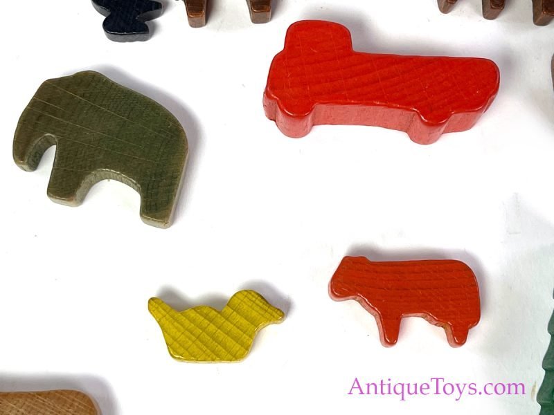 Vintage ca. 1960 Dutch Wooden Toy Figures for Sale - Image 9